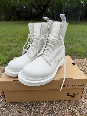 Dr. Martens 1460 Pascal Mono All-White Leather Lace-Up Boots Size 9